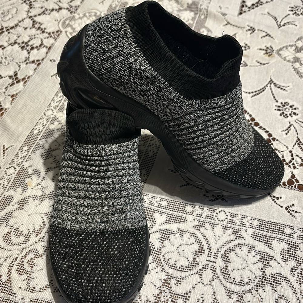 HKR Women's SZ8 black/gray Walking Shoes Arch Support Knit Upper Non Slip Shoes